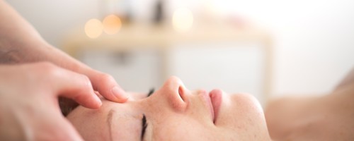 Ganzheitliche Frauenheil-Massage